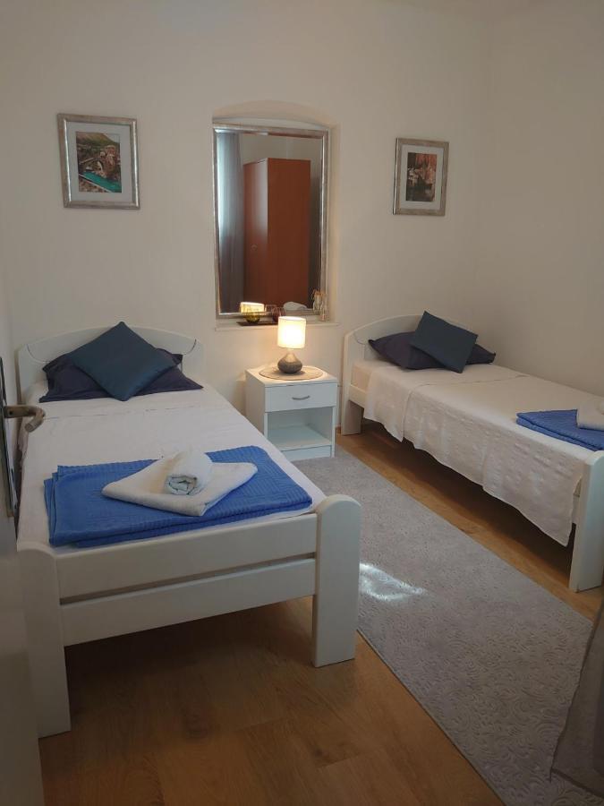 Apartments Tulipan - With Free Private Parking Garage Mostar Exterior foto