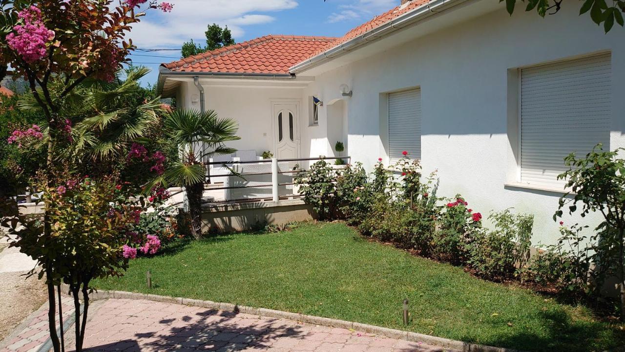 Apartments Tulipan - With Free Private Parking Garage Mostar Exterior foto