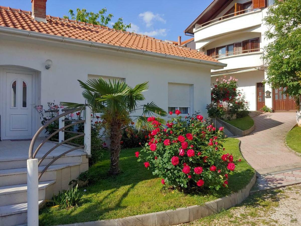 Apartments Tulipan - With Free Private Parking Garage Mostar Exterior foto
